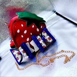 Hermosa bolsa configura de fresa y unos hermosos moños